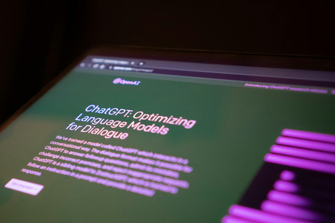 Harga ChatGPT Premium. Sumber Unsplash Jonathan Kemper