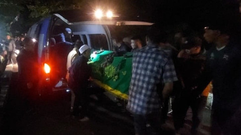 Pegawai bank korban penculikan dan pembunuhan dimakamkan di TPU Situgede Kota Bogor, Kamis (22/8) malam. Dok. Istimewa