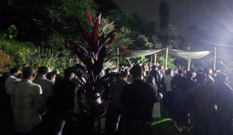 Pegawai bank korban penculikan dan pembunuhan dimakamkan di TPU Situgede Kota Bogor, Kamis (22/8) malam. Dok. Istimewa