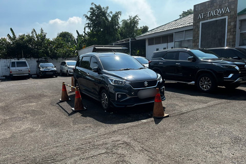 Lokasi penculikan pegawai Bank di lahan parkir, Pasar Rebo, Jakarta Timur, Jumat (22/8/2025). Foto: Rayyan Farhansyah/kumparan