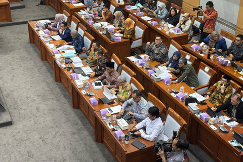 Suasana rapat pembahasa...                    </div>

                    <div class=