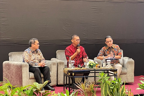 Direktur Departemen Kebijakan Ekonomi & Moneter (DKEM) BI, Juli Budi Winantya dan Direktur Departemen Pengelolaan Moneter & Aset Sekuritas (DPMA) Ronald D. Parluhutan dalam pelatihan wartawan bersama Bank Indonesia di Yogyakarta, Jumat (22/8/2025). Foto: Najma Ramadhanya/kumparan