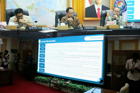 Mendagri Tito Karnavian bersama Menteri PKP Maruarar Sirait menghadiri rapat Program 3 Juta Rumah dan 2.200 Rumah di Provinsi Papua Pegunungan di Kantor Pusat Kemendagri, Jakarta, Kamis (21/8/2025). Foto: Kemendagri RI