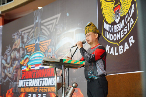 Wali Kota Pontianak, Edi Rusdi Kamtono meresmikan event Pontianak International Automotive Festival 2025 di PCC pada Jumat, 22 Agustus 2025. Foto: Dok. Prokopim Pemkot Pontianak
