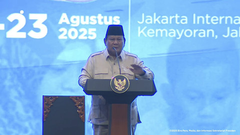 Presiden Prabowo Subianto menyampaikan pidato pada acara Retreat Guru dan Kepsek Sekolah Rakyat di JIExpo Kemayoran, Jakarta, Jumat (22/8/2025). Foto: Youtube/Sekretariat Presiden