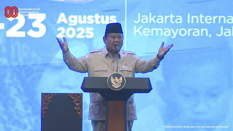 Presiden Prabowo Subianto menyampaikan pidato pada acara Retreat Guru dan Kepsek Sekolah Rakyat di JIExpo Kemayoran, Jakarta, Jumat (22/8/2025). Foto: Youtube/Sekretariat Presiden