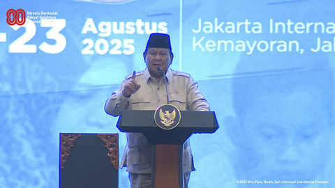 Presiden Prabowo Subianto menyampaikan pidato pada acara Retreat Guru dan Kepsek Sekolah Rakyat di JIExpo Kemayoran, Jakarta, Jumat (22/8/2025). Foto: Youtube/Sekretariat Presiden