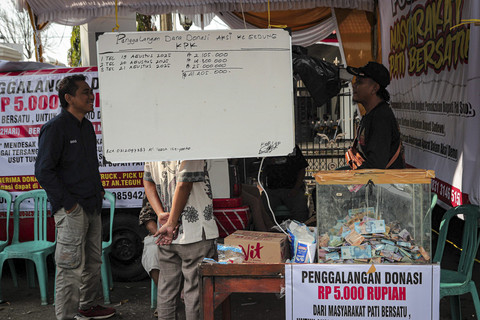 Suasana Posko Masyarakat Pati Bersatu jelang aksi lanjutan demo pemakzulan Bupati Pati Sudewo di bagian depan Alun-Alun Pati, Jawa Tengah, Jumat (22/8/2025). Foto: Iqbal Firdaus/kumparan