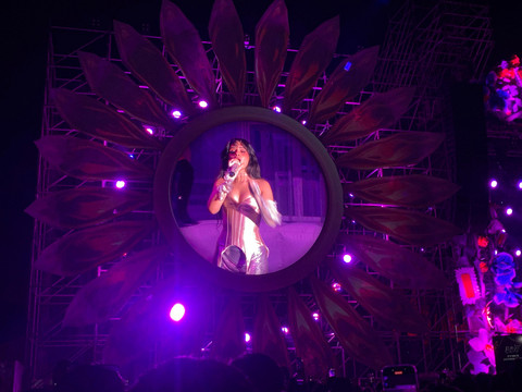 Untuk pertama kalinya, penyanyi Camila Cabello tampil di Jakarta lewat gelaran LaLaLa Fest hari pertama di Jakarta International Expo, Jumat (22/8) malam. Foto: Vincentius Mario/kumparan