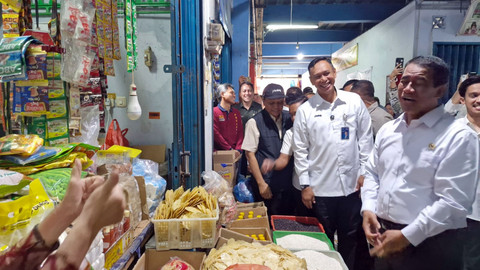 Menteri Pertanian (Mentan) Andi Amran Sulaiman di Pasar Bulu Sekarang, Sabtu (23/8/2025). Foto: Dok. Istimewa