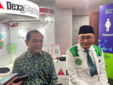 Ketua Dewan Pembina PP Perdokhi, Muchtaruddin Mansyur (kiri) dan Ketua Umum PP Perdokhi, Syarief Hasan Lutfie (kanan), saat ditemui wartawan di Gedung Kemenag, Jakarta Pusat, Sabtu (23/8/2025).  Foto: Fadhil Pramudya/kumparan