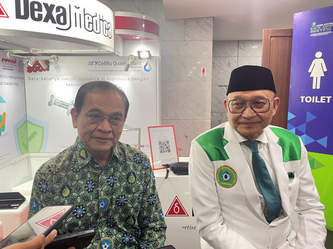Ketua Dewan Pembina PP Perdokhi, Muchtaruddin Mansyur (kiri) dan Ketua Umum PP Perdokhi, Syarief Hasan Lutfie (kanan), saat ditemui wartawan di Gedung Kemenag, Jakarta Pusat, Sabtu (23/8/2025).  Foto: Fadhil Pramudya/kumparan