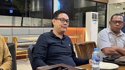 Direktur Pengembangan Usaha PT Timah, Suhendra Yusuf Ratuprawiranegara, saatberbincang bersama media di Pangkalpinang, Provinsi Bangka, Sabtu (23/8/2025). Foto: Fariza/kumparan