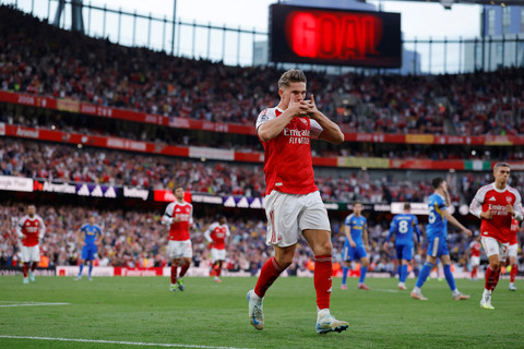 Selebrasi pemain Arsenal Viktor Gyokeres usai mencetak gol ke gawang Leeds United pada pertandingan Liga Inggris di Emirates Stadium, London, Inggris, Sabtu (23/8/2025). Foto: Andrew Couldridge/REUTERS