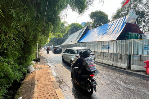 Suasana proyek galian di Jalan TB Simatupang, Jakarta Selatan, Minggu (24/8/2025). Foto: Nasywa Athifah/kumparan