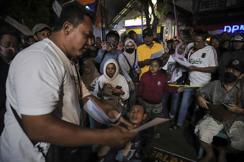 Warga Pati berkumpul di Posko Masyarakat Pati Bersatu di Alun-Alun Pati, Jawa Tengah. Foto: Iqbal Firdaus/kumparan