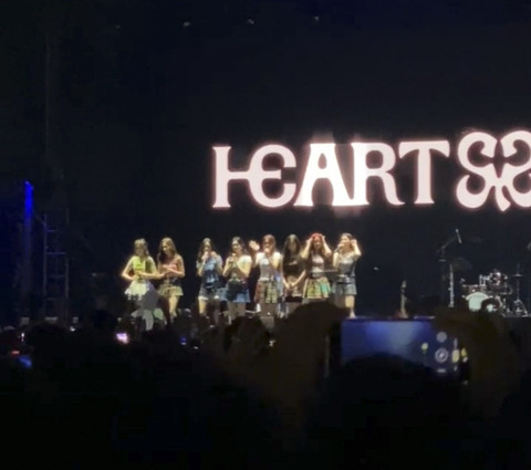 Grup K-Pop Hearts2Hearts tampil perdana di LaLaLa Fest 2025 yang digelar di JiExpo Kemayoran, Jakarta Pusat, Minggu (24/8/2025). Foto: Vincentius Mario/kumparan