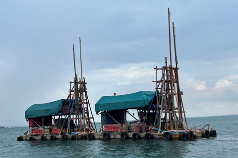 Penampakkan Ponton Isap Produksi (PIP) timah ilegal di kawasan perairan Belinyu, Kabupaten Bangka, Sabtu (24/8/2025). Foto: Fariza Rizky Ananda/kumparan