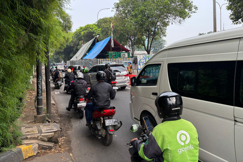 Suasana kepadatan lalu lintas di Jalan TB Simatupang, Jakarta Selatan, Senin (25/8/2025). Foto: Abid Raihan/kumparan