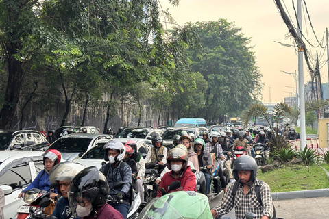 Suasana kepadatan lalu lintas di Jalan TB Simatupang, Jakarta Selatan, Senin (25/8/2025). Foto: Abid Raihan/kumparan