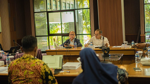 Foto bersama dengan rekan di Fakultas Ilmu Administrasi UNBRAW Foto: Dok. Istimewa