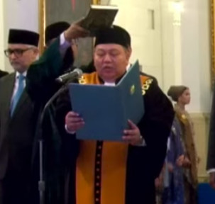 Wakil Ketua Mahkamah Agung bidang Yudisial, Suharto, membacakan sumpah jabatan di depan Presiden Prabowo, 25 Agustus 2025 Foto: Youtube/Sekretariat Presiden