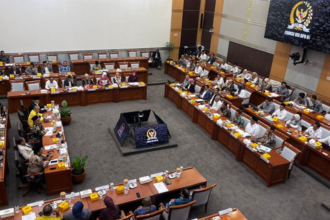 Komisi VIII DPR RI menggelar rapat pengambilan keputusan tingkat 1 RUU Penyelenggaraan Haji dan Umrah, Senin (25/8) Foto: Haya Syahira/kumparan