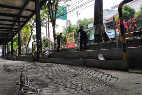 Situasi usai peristiwa ricuh suporter di Tempat Parkir Ngabean Kota Yogyakarta, Senin (25/8/2025). Foto: Arfiansyah Panji Purnandaru/kumparan
