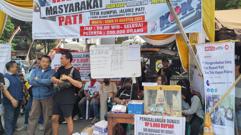 Aktivitas di Posko Donasi Demo KPK di depan Kantor Bupati Pati, Senin (25/8/2025). Foto: kumparan