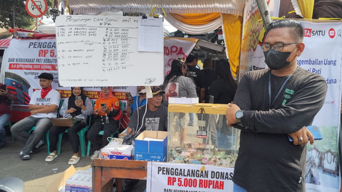 Aktivitas di Posko Donasi Demo KPK di depan Kantor Bupati Pati, Senin (25/8/2025). Foto: kumparan