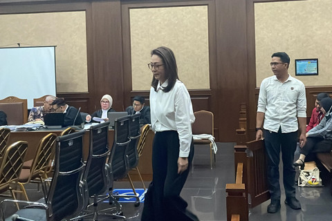 Mantan istri eks Dirut PT Taspen (Persero) Antonius Kosasih, Rina Lauwy Kosasih, menjadi saksi kasus dugaan korupsi investasi fiktif di PT Taspen (Persero), di Pengadilan Tipikor Jakarta, Senin (25/8/2025). Foto: Fadhil Pramudya/kumparan