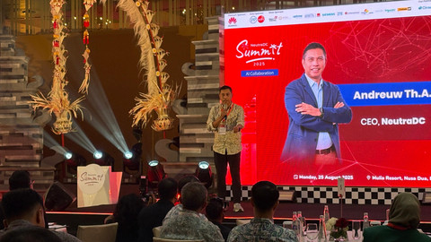 Andreuw Th.AF., CEO NeutraDC Group, di acara NeutraDC Summit 2025 di Bali, Senin (25/... </div>
<div class=