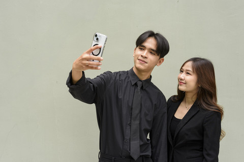 Penjelasan Psikolog soal False Intimacy dalam Hubungan. Foto: Ranta Images/Shutterstock