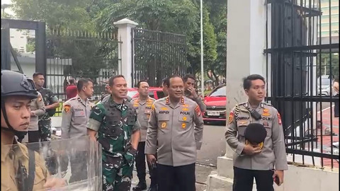 Kapolda Metro dan Pangdam Jaya memantau lokasi demo DPR, Senin (25/8/2025). Foto: Rayyan Farhansyah/kumparan