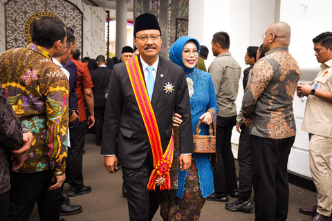 Presiden Prabowo Subianto menyematkan ... </div>
<div class=