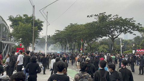 Situasi pendemo di Jalan Gerbang Pemuda tepatnya di Spark Senayan, Senin (25/8/2025). Foto: Rayyan Farhansyah/kumparan