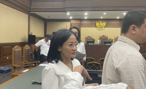 Mantan pacar eks Direktur Utama PT Taspen (Persero) Antonius Nicholas Stephanus Kosasih, Theresia Meila Yunita, saat menjadi saksi kasus dugaan korupsi investasi fiktif PT Taspen (Persero), di Pengadilan Tipikor Jakarta, Senin (25/8/2025). Foto: Fadhil Pramudya/kumparan