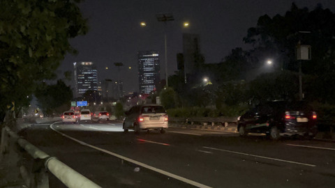 Tol dalam kota arah Slipi-Tomang dan sebaliknya kembali dibuka, Senin (25/8/2025). Foto: Rayyan Farhansyah/kumparan