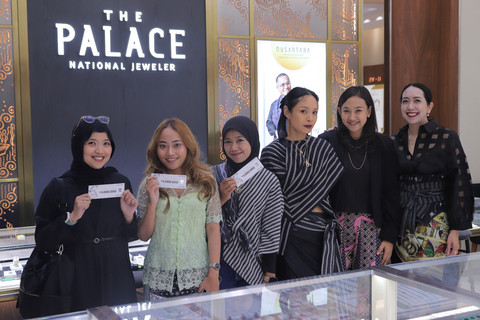 Pemberian hadiah untuk pemenang undian. Foto: Iqbal Firdaus/kumparan