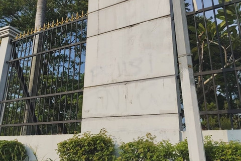 Kondisi di depan pintu masuk kompleks DPR/MPR di Jakarta, Selasa (26/8/2025). Foto: Luthfi Humam/kumparan
