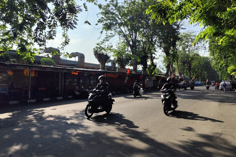 Kondisi usai demo di Pejompongan Raya, Jakarta, Selasa (26/8/2025). Foto: Rachmadi Rasyad/kumparan
