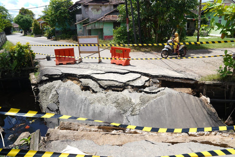 Jembatan di Jalan Dharma Putra yang ambruk. Foto: Dok. Kominfo Pemkot Pontianak 