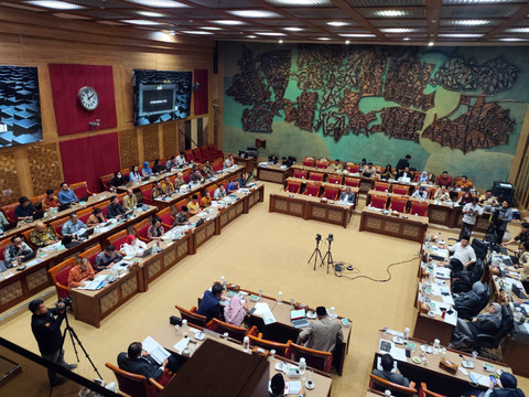 Suasana Rapat Kerja Komisi X DPR bersama Kementerian Pendidikan Dasar dan Menengah (Kemendikdasmen) di Kompleks Parlemen Senayan, Jakarta, Selasa (26/8/2025). Foto: Luthfi Humam/kumparan