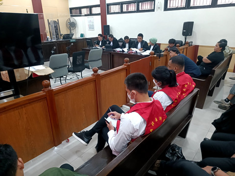 Jonathan Frizzy jelang sidang kasus vape berisikan obat keras, PN Tangerang, Banten, Selasa (26/8/2025).  Foto: Giovanni/kumparan