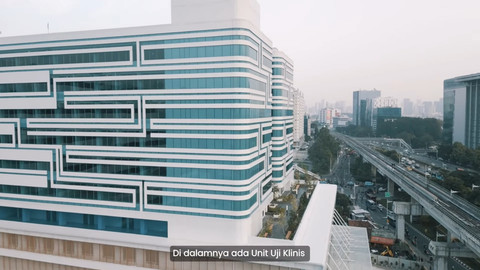 Gedung Layanan Terpadu dan Institut Neurosains Nasional RS PON Mahar Mardjono di Jakarta, Selasa (26/8/2025). Foto: Youtube/Sekretariat Presiden