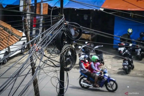 Ilustrasi jaringan fiber optic. | ANTARA FOTO/Rivan Awal Lingg