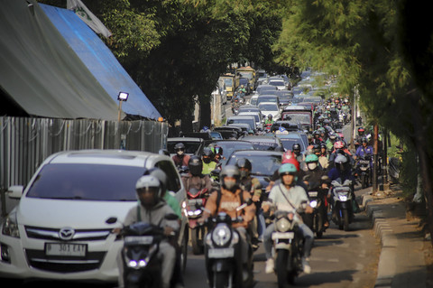 Kepadatan lalu lintas di Jalan TB Simatupang, tepatnya di dekat galian setelah Cibis Park, Jakarta Selatan, Selasa (26/8/2025). Foto: Jamal Ramadhan/kumparan