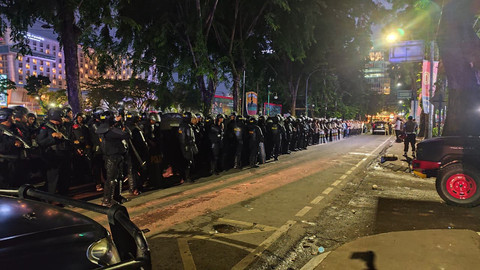 Suasana massa di depan Kantor DPRD Sumut, massa sudah dibubarkan, Medan, Selasa (26/8). Dok. Amar marpaung/kumparan