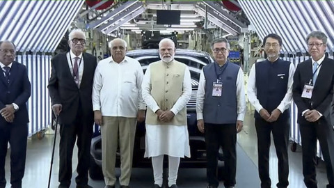 Peresmian produksi e Vitara dihadiri langsung oleh Perdana Menteri India, Narendra Modi. Foto: Dok. Suzuki