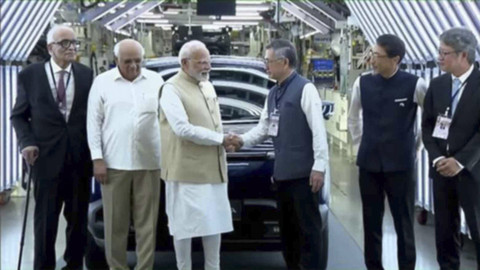 Peresmian produksi e Vitara dihadiri langsung oleh Perdana Menteri India, Narendra Modi. Foto: Dok. Suzuki